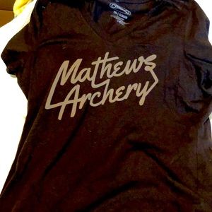 Mathews archery v neck tee